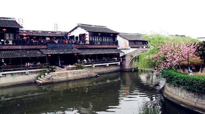 传媒赛道升温，山东出版涨停封板，传媒ETF(159805)冲击4连阳